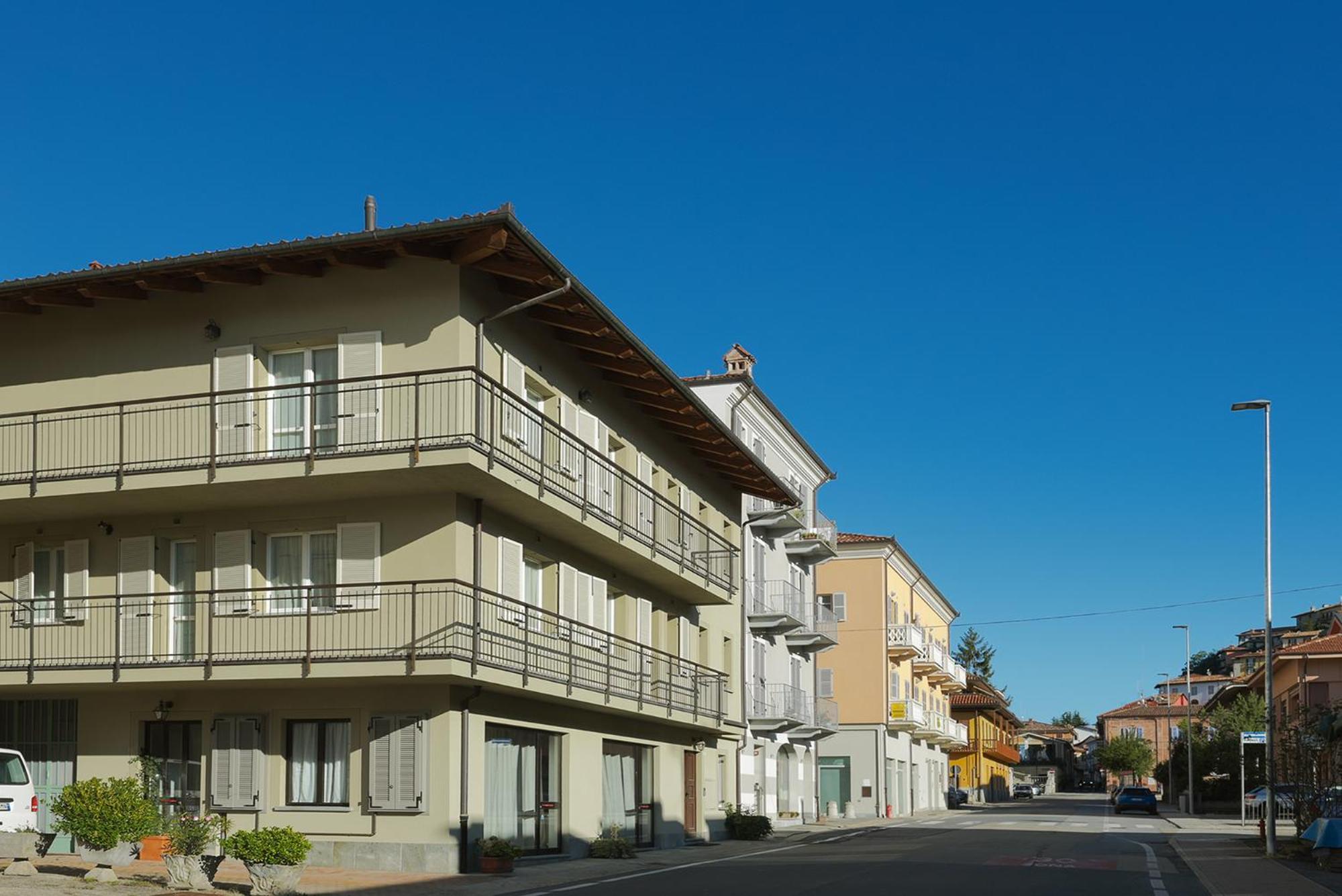 Appartamenti Rocca - Cav La Casa Di Rosa Monforte dʼAlba Exterior foto